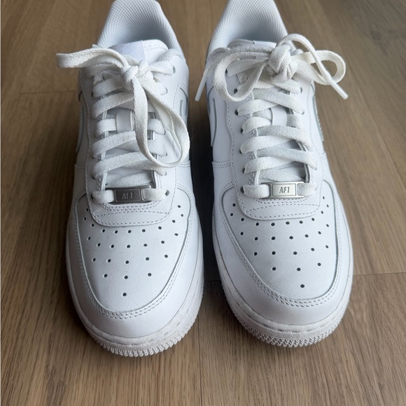Women Size 8 White Air Force 1s Sneakers - Picture 4 of 16